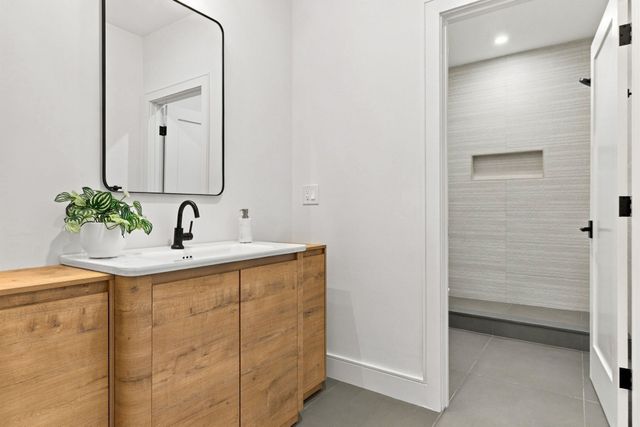 212-214 Auburn 214, Newton, MA 02466