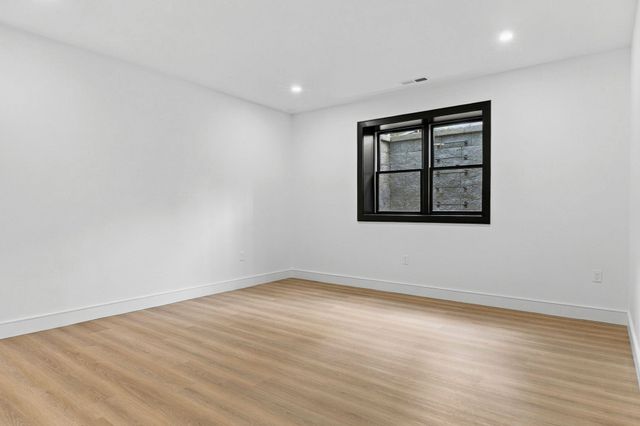 212-214 Auburn 214, Newton, MA 02466