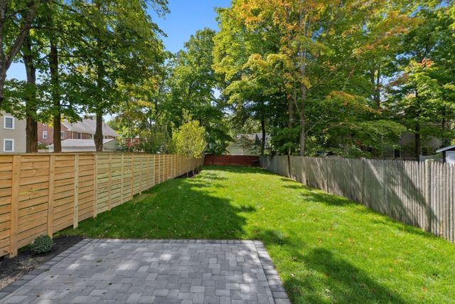 212-214 Auburn 214, Newton, MA 02466