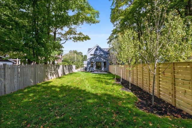 212-214 Auburn 214, Newton, MA 02466