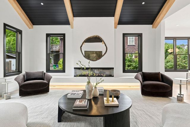 212-214 Auburn 214, Newton, MA 02466