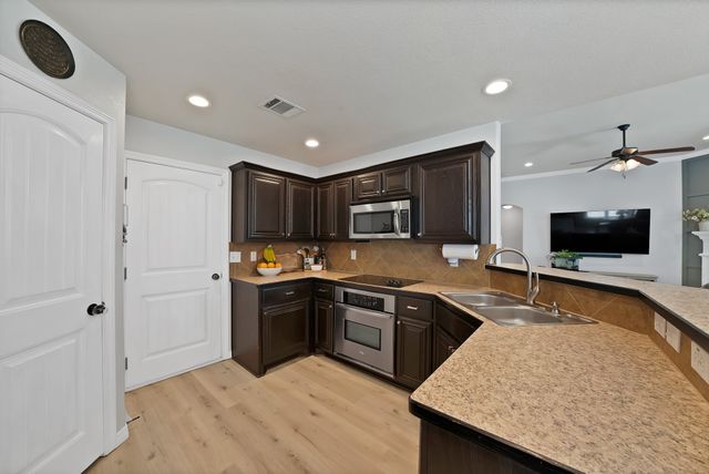 7817 Black Willow Lane, Arlington, TX 76002