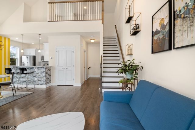 101 Autumn Ct, Little Falls Twp., NJ 07424