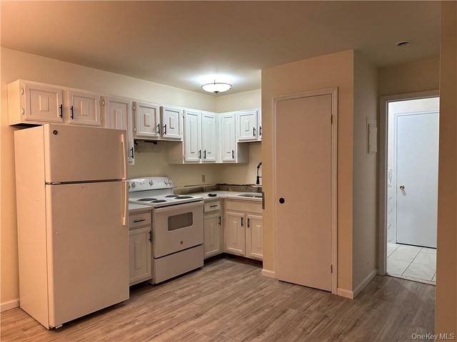 15 Kelly Lane D, Pine Bush, NY 12566