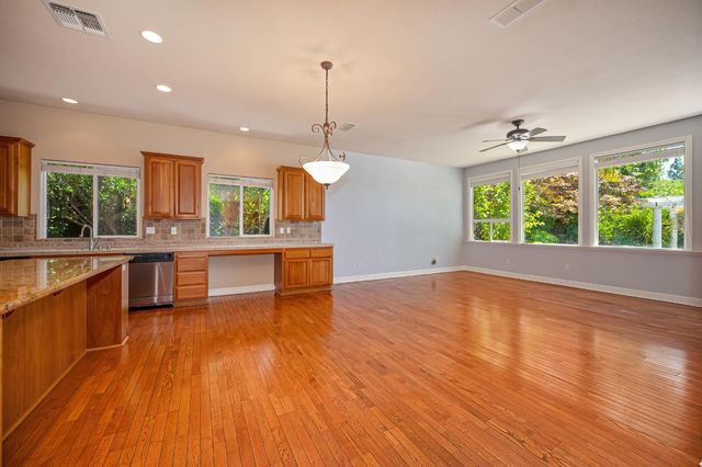 9341 Courtney Way, Roseville, CA 95747
