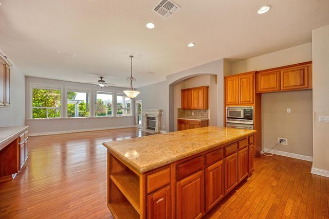 9341 Courtney Way, Roseville, CA 95747