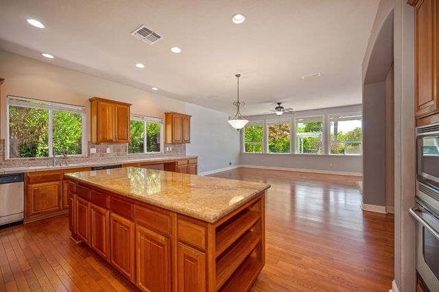 9341 Courtney Way, Roseville, CA 95747