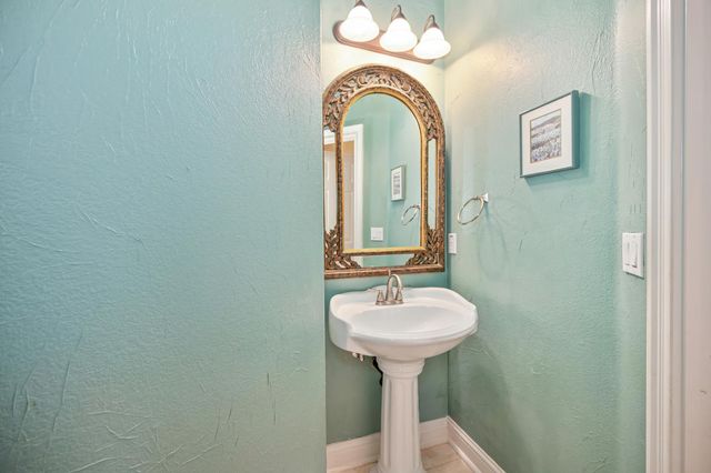 9341 Courtney Way, Roseville, CA 95747
