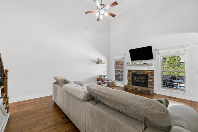 804 Twin View Dr, Murfreesboro, TN 37128