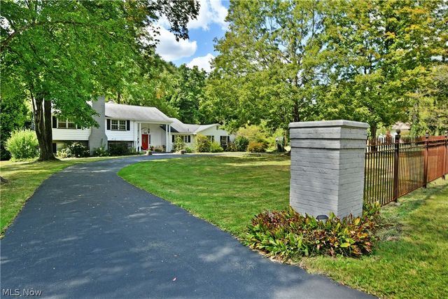 4810 Logan Way, Hubbard, OH 44425