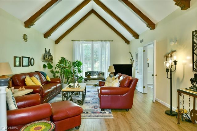 4810 Logan Way, Hubbard, OH 44425