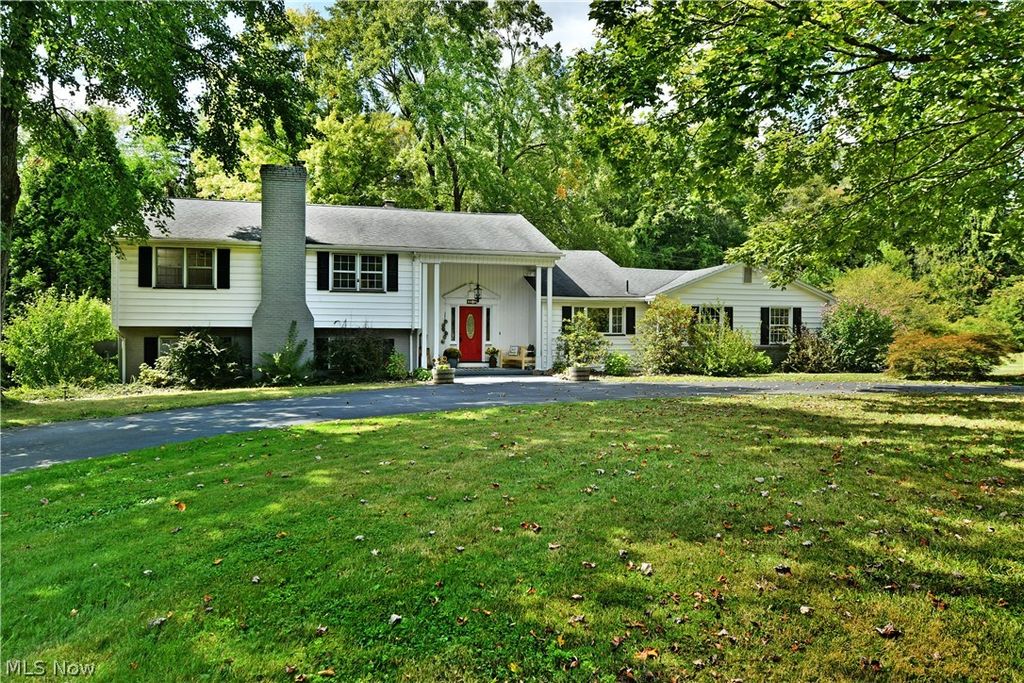 4810 Logan Way, Hubbard, OH 44425