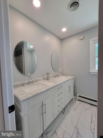 320 E LANDIS ST, Coopersburg, PA 18036
