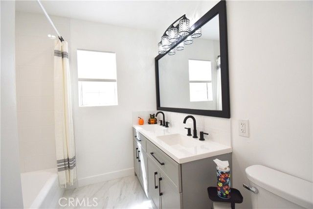 1570 N Verdugo Road B, Glendale, CA 91208