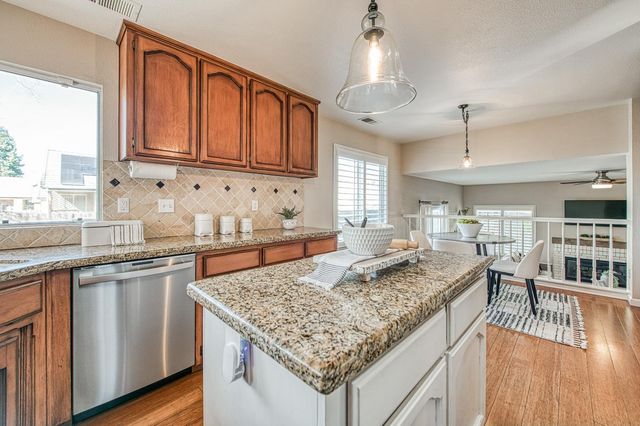 1227 Minarets Avenue, Clovis, CA 93611