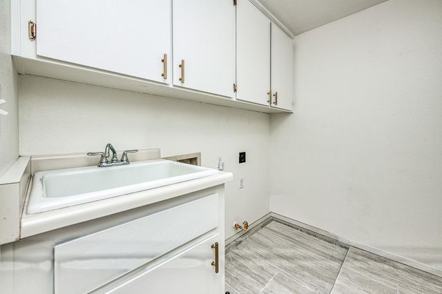 1227 Minarets Avenue, Clovis, CA 93611