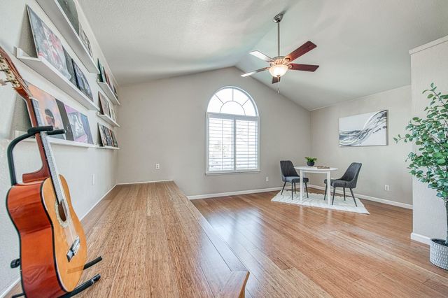 1227 Minarets Avenue, Clovis, CA 93611