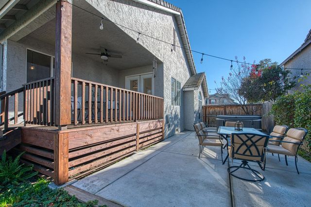 1227 Minarets Avenue, Clovis, CA 93611