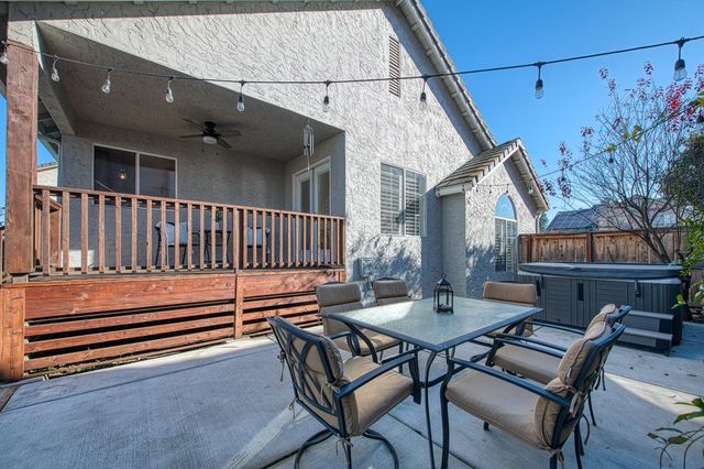 1227 Minarets Avenue, Clovis, CA 93611