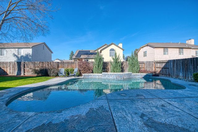 1227 Minarets Avenue, Clovis, CA 93611