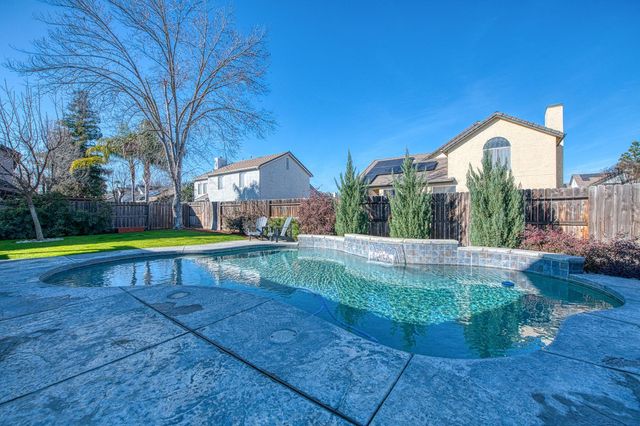 1227 Minarets Avenue, Clovis, CA 93611