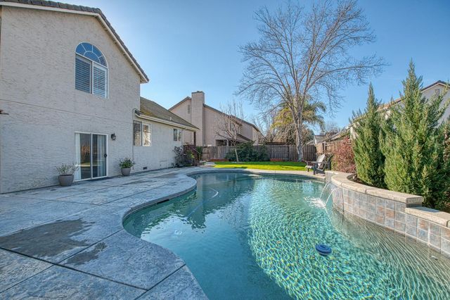 1227 Minarets Avenue, Clovis, CA 93611