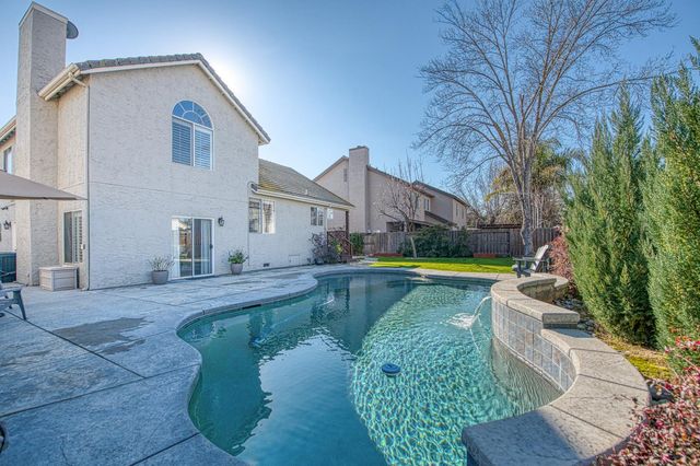 1227 Minarets Avenue, Clovis, CA 93611