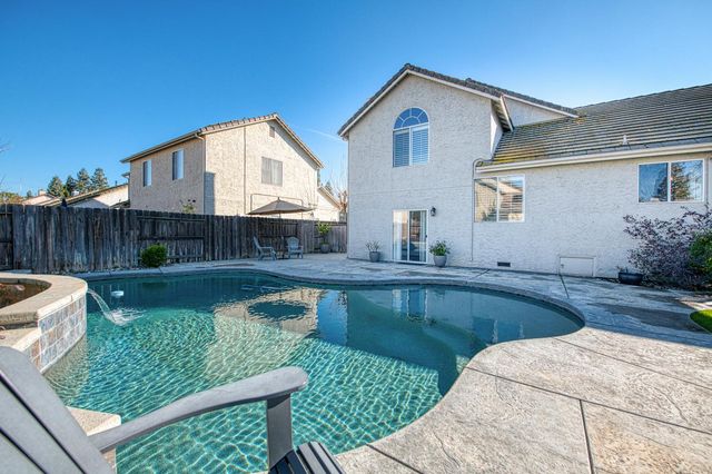 1227 Minarets Avenue, Clovis, CA 93611