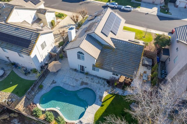 1227 Minarets Avenue, Clovis, CA 93611