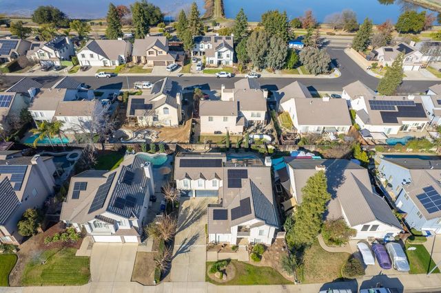 1227 Minarets Avenue, Clovis, CA 93611