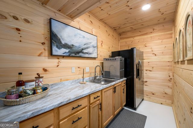 91 Whispering Lake Way, Blue Ridge, GA 30513