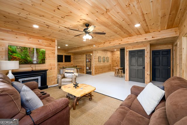 91 Whispering Lake Way, Blue Ridge, GA 30513