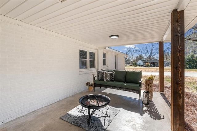 2400 Old Lost Mountain Road, Powder Springs, GA 30127