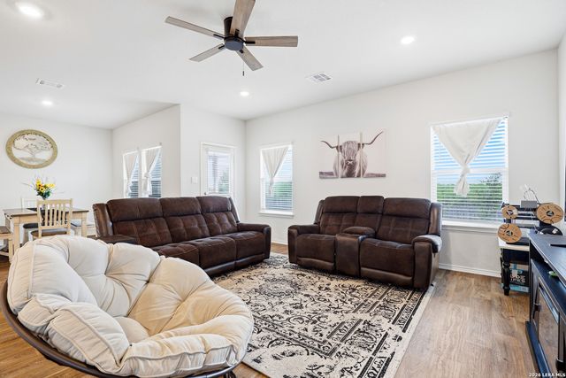 10522 NEVERSINK BLVD, San Antonio, TX 78252