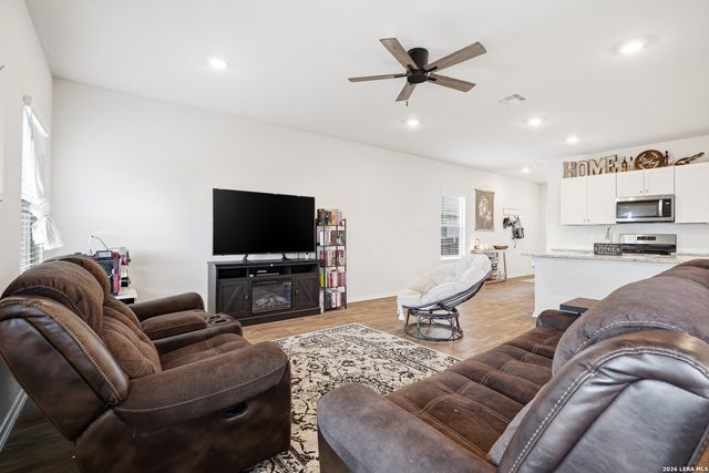 10522 NEVERSINK BLVD, San Antonio, TX 78252