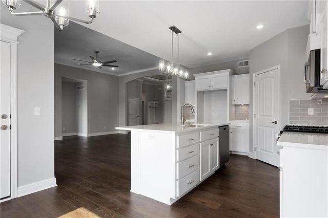 3311 NW 93rd Street, Kansas City, MO 64154