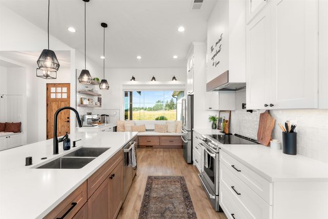 10911 S SHERMAN Rd, Spokane, WA 99224