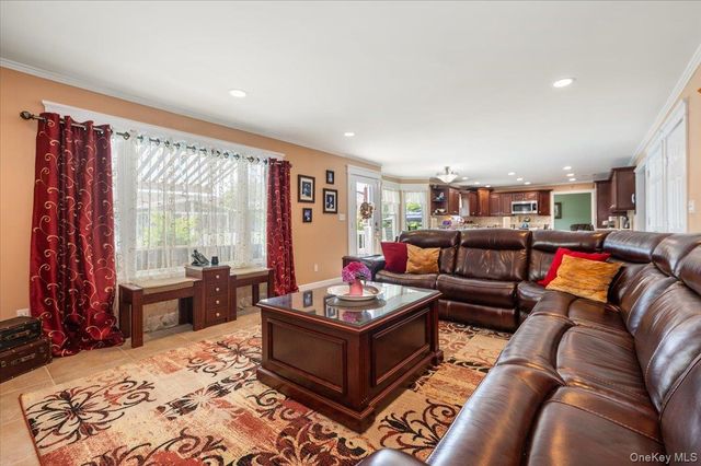 18 South Plaza, Amity Harbor, NY 11701