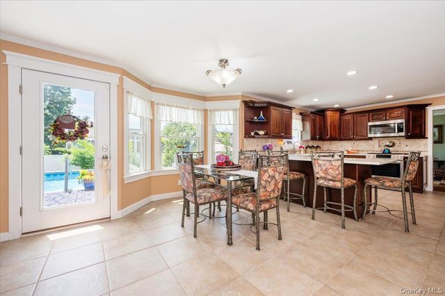 18 South Plaza, Amity Harbor, NY 11701