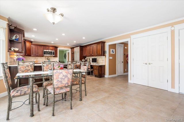 18 South Plaza, Amity Harbor, NY 11701