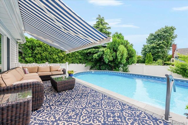 18 South Plaza, Amity Harbor, NY 11701