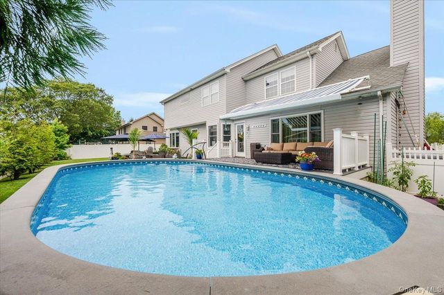 18 South Plaza, Amity Harbor, NY 11701