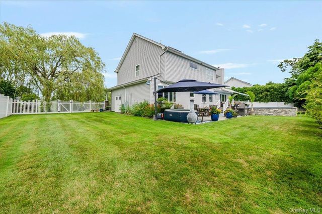 18 South Plaza, Amity Harbor, NY 11701