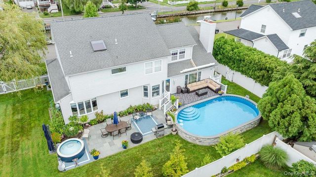 18 South Plaza, Amity Harbor, NY 11701