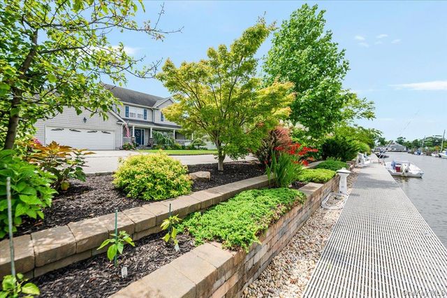 18 South Plaza, Amity Harbor, NY 11701