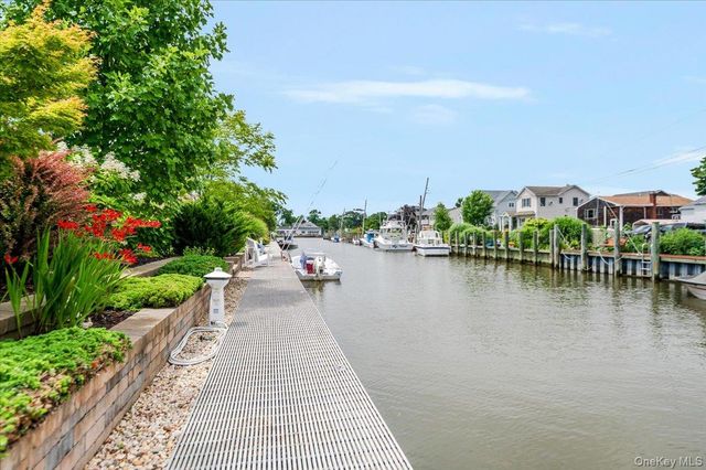 18 South Plaza, Amity Harbor, NY 11701