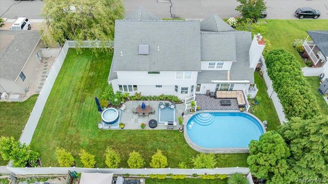 18 South Plaza, Amity Harbor, NY 11701