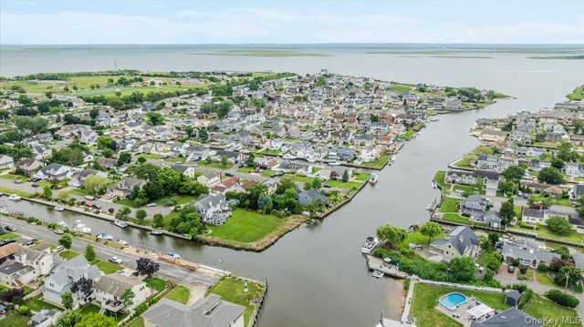 18 South Plaza, Amity Harbor, NY 11701