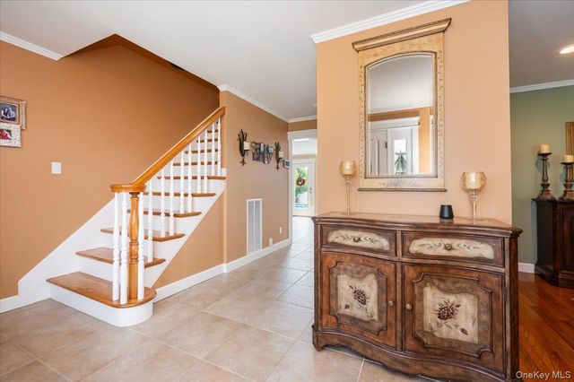 18 South Plaza, Amity Harbor, NY 11701