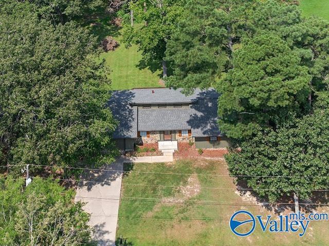 208 Seville Lane, Rainbow City, AL 35906